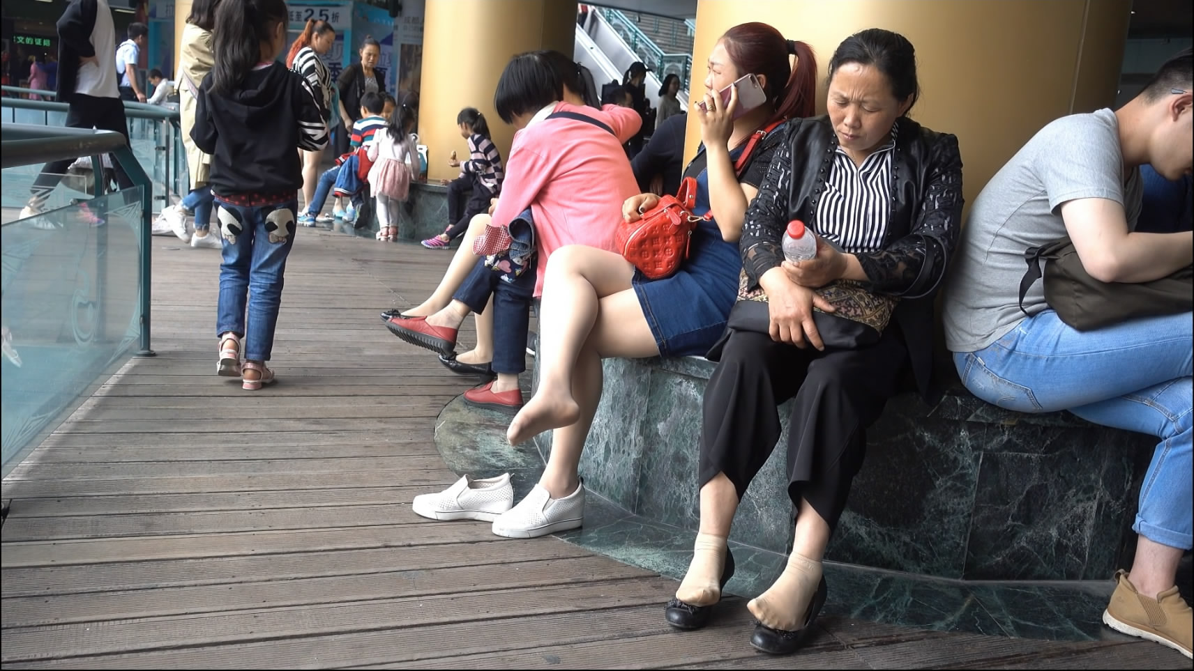 streetsnapnylon[00 01 07][20181205 225150 0]